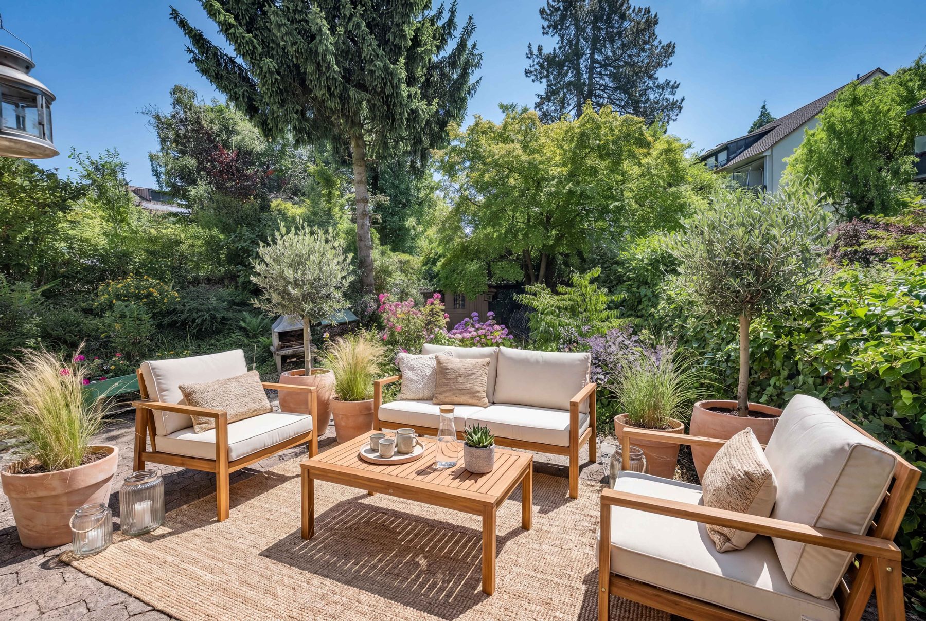 Gartensitzplatz der Wohnung an der Bruderholzallee 124